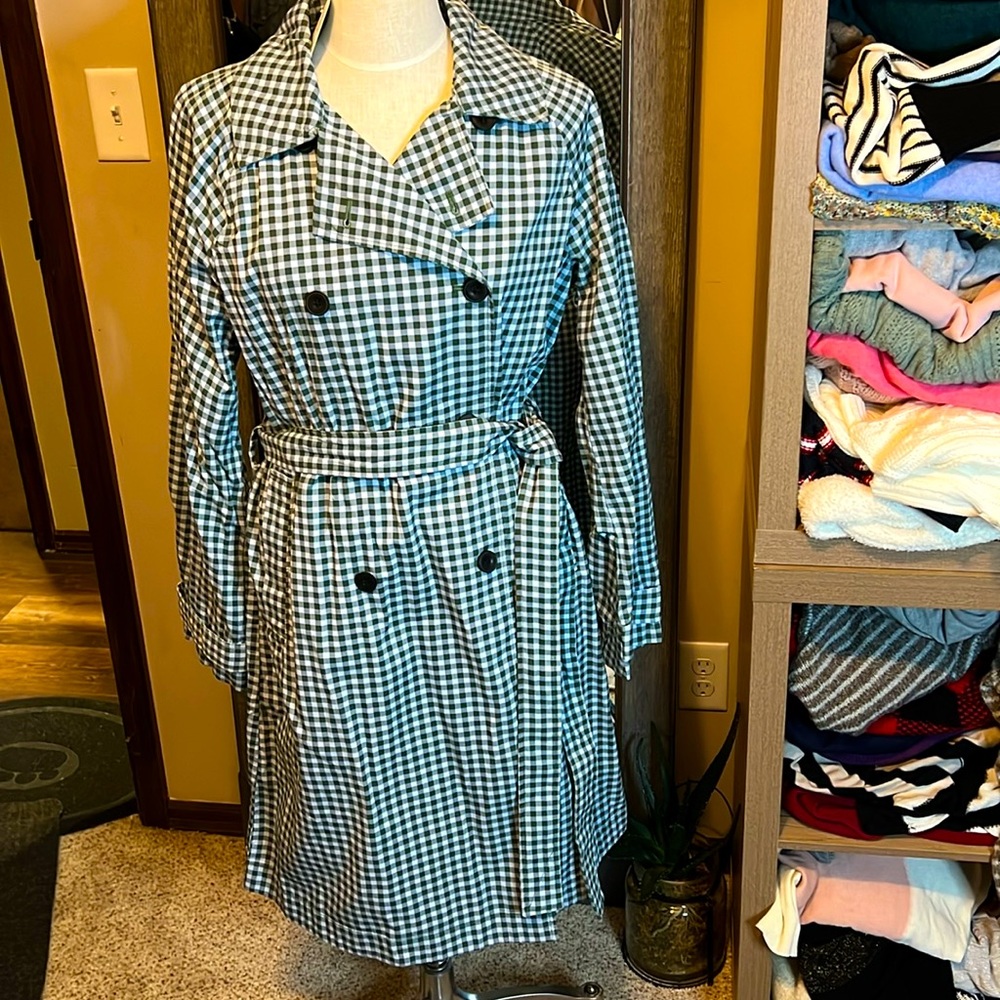 Soft Trench Coat Green/white check Better cotton. Very classy! Use in light rain